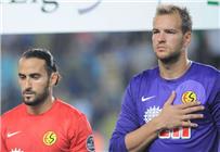 سوشيال_بطولات بالفيديو حارس مرمى يحرز هدفا من على بعد 90 ياردة