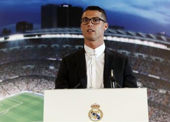 أخبار صحيفة كتالونية تهاجم كريستيانو وتؤكد لا يستحق الكرة الذهبية وتجديد عقده كان حدثا للترويج له