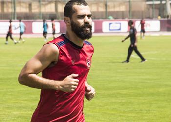 عبدالله السعيد على دكة بدلاء الأهلي أمام الزمالك