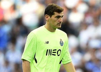 كاسياس يتفوق على رونالدو وميسي ويفوز بجائزة القدم الذهبية