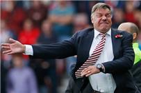 أخبار مدرب إنجلترا السابق يستعد للهروب إلى أمريكا بعد فضيحة تلقيه رشوة