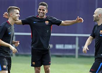 رئيس بنفيكا يتدخل لحسم صفقة مع برشلونة