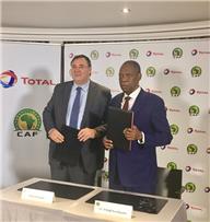 الكاف يوقع عقود شراكة رسمية مع توتال