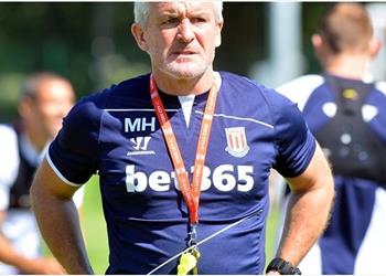 هيوز يعد بصفقة جديدة لستوك سيتي يتجنب التعليق على رمضان صبحي ويشيد بقدرات موتينج