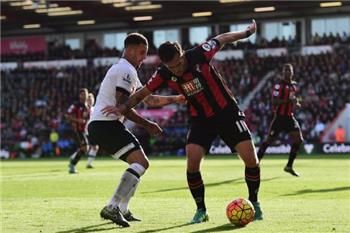 تحكيم_بطولات جمال الشريف كان هناك ركلتي جزاء لبورنموث وحالة طرد ضد لاعب توتنهام