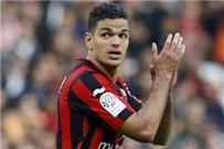 صراعات الميركاتو إشبيلية ينافس برشلونة في الحصول على خدمات بن عرفة