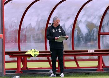 مؤتمر مورينيو ي حرج أحد الصحفيين بشأن عدد ألقابه ويؤكد نسعى للتويج باليوربا ليج وملاقاة فريق عريق بالسوبر الأوروبي