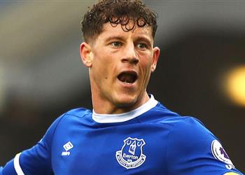 تشيلسي وتوتنهام يترقبان لاعب وسط إيفرتون