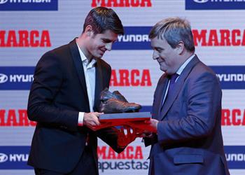 جوائز ماركا موراتا يجب أن أقاتل من أجل م ساعدة فريقي ومنتخب إسبانيا
