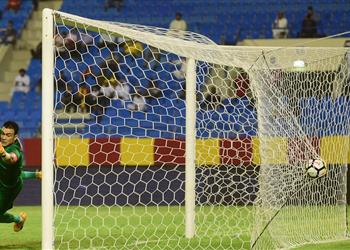 جماهير التعاون تنتقد عصام الحضري أسوأ صفقة للفريق