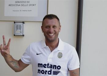 سوشيال_بطولات زوجة كاسانو ت علن رحيله عن فيرونا