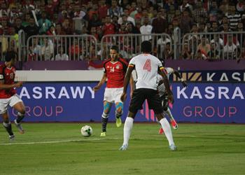 فيديو مصر تتقدم على أوغندا بأقدام صلاح في الشوط الأول