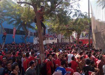 بالصور جماهير الأهلي تملأ التتش وإلغاء المران