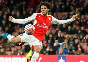 النني على مقاعد بدلاء أرسنال أمام تشيلسي