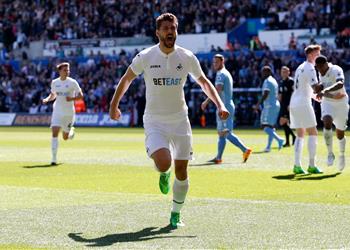 م حترفين رمضان يشارك بديلا في سقوط ستوك أمام سوانزي سيتي