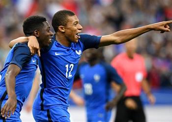 مبابي وديمبيلي على رأس قائمة المرشحين لجائزة الفتي الذهبي