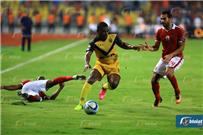 باداء سئ الأهلي يقتنص نقطة من أسيك بتعادل سلبي