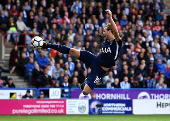 هاري كين يعادل رقم رونالدو ويقود توتنهام للفوز على هيدرسفيلد برباعية