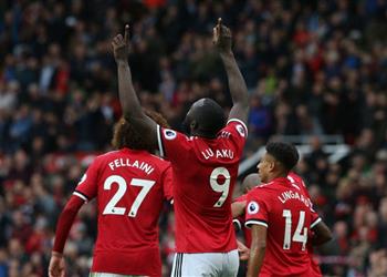 مانشستر يونايتد يتصدر برباعية جديدة في شباك كريستال بالاس