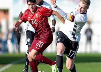 تقارير الميركاتو مانشستر يونايتد يسعى لضم كريستيانو رونالدو الجديد وسط تطلعات برشلونة وموناكو