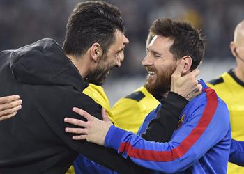 بوفون أرغب في اختبار نفسي ببرشلونة ومانشستر يونايتد