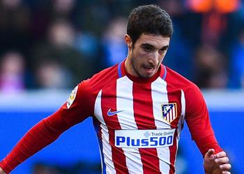 أتلتيكو مدريد يفتح الباب أمام رحيل مدافعه لنابولي