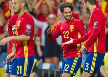 إيسكو يعلق على صافرات الجماهير ضد بيكيه