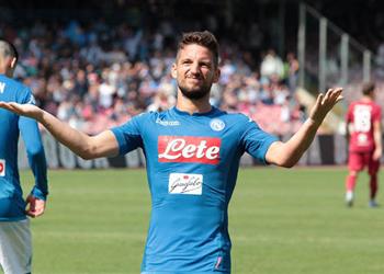 الشرط الجزائي لـ ميرتنز ي قربه من مانشستر يونايتد