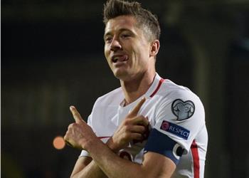 ليفاندوفسكي يقود بولندا للتأهل لكأس العالم والدنمارك تتأهل للمحلق الأوروبي