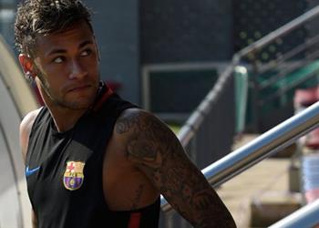 تصريحات إيمري يرفض التعليق على مفاوضات نيمار