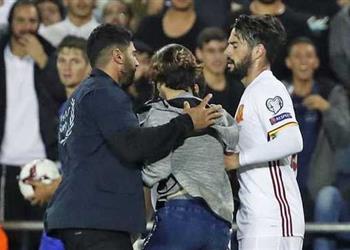 إيسكو ينجو من محاولة قتل بالسكين