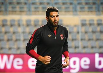 إكرامي يؤدي تدريبات تأهيلية في مران الأهلي