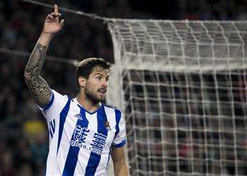 هل يجدد برشلونة مفاوضاته لضم مدافع سوسيداد