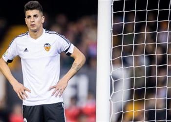 تشيلسي ينضم إلى المتنافسين على ظهير فالنسيا