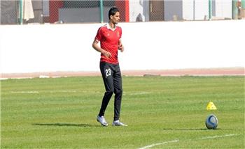 مدافع الأهلي يشتكي من الآم الركبة بعد المشاركة مع المنتخب العسكري