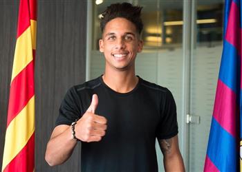 أخبار ديولوفيو يغيب عن تدريبات برشلونة وفيتينيو ينضم