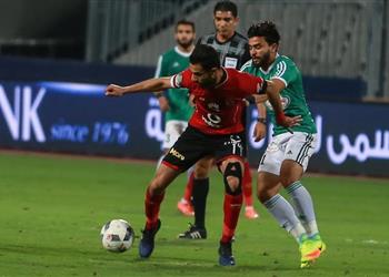 فتحي يهنئ السولية على هدفه الأول مع الأهلي