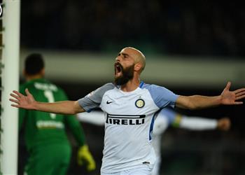 إنتر ميلان يعبر هيلاس فيرونا بثنائية