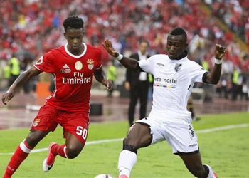 تقارير الميركاتو برشلونة يقترب من الظفر بسيميدو في صراعه مع مانشستر يونايتد