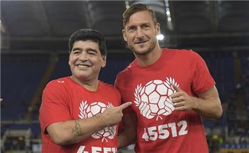 تصريحات مارادونا يتغزل في توتي نحتاج إلى 40 لاعبا من أجل تكوين فرانشيسكو جديد