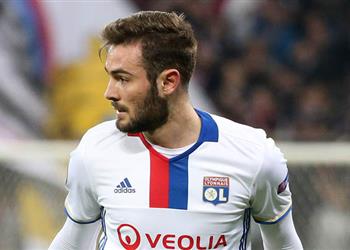 يوفنتوس يتنافس مع برشلونة على لاعب ليون