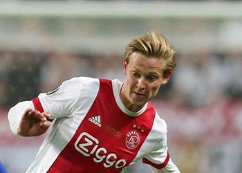 صراع إنجليزي على لاعب أياكس