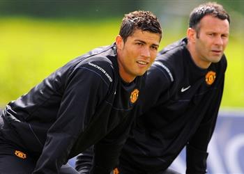 مقابلة صحفية جيجز رونالدو أفضل لاعب جاورته في الملاعب زانيتي المدافع الأقوى ونهائي الكامب نو الأفضل بمسيرتي