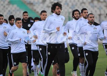 مشاركة 16 لاعبا فى تدريبات المنتخب وانتظام سداسى الاهلى غد ا