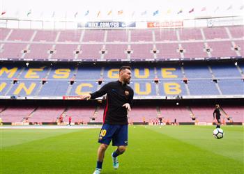 ميسي يضع شرط ا تعجيزي ا للبقاء في برشلونة