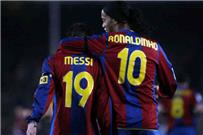 تصريحات رونالدينهو حققت كل شيء في كرة القدم ولكني كنت أرغب في اللعب مع ميسي مدة أكثر