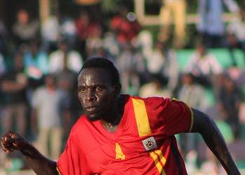 لاعب أوغندا يحفز الجماهير لمواجهة المنتخب المصري