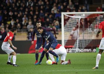 بالفيديو باريس سان جيرمان يعبر موناكو بهدفين