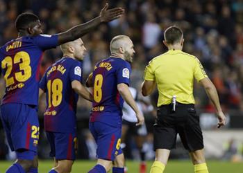 إنييستا يعلق على هدف ميسي الملغي أمام فالنسيا