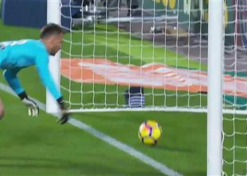 لاعب فالنسيا هل تجاوزت كرة ميسي الخط